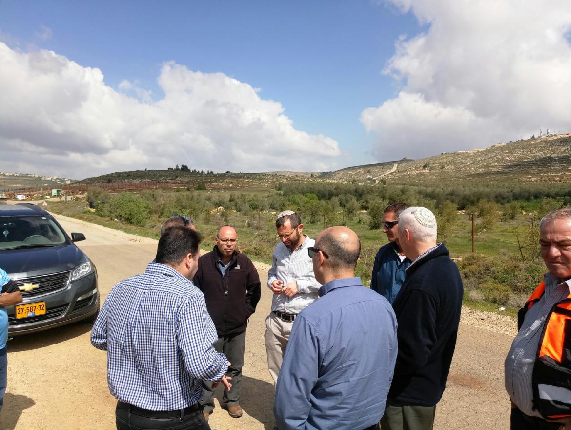 הכבישים האדומים