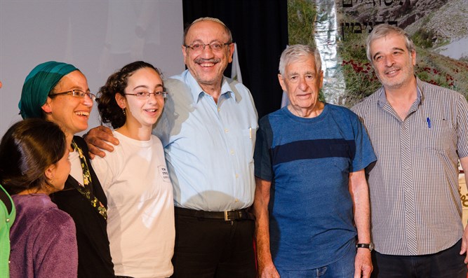 ושבו בנים לגבולם