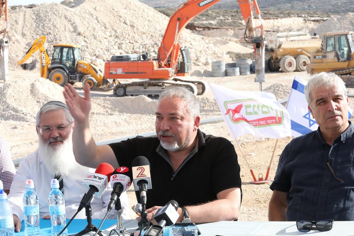 על המסלול