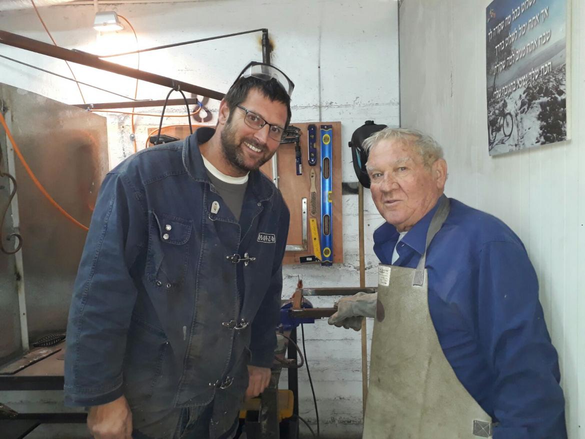 כפיים לוותיקים