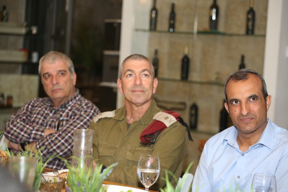 נפרדים מהאלוף