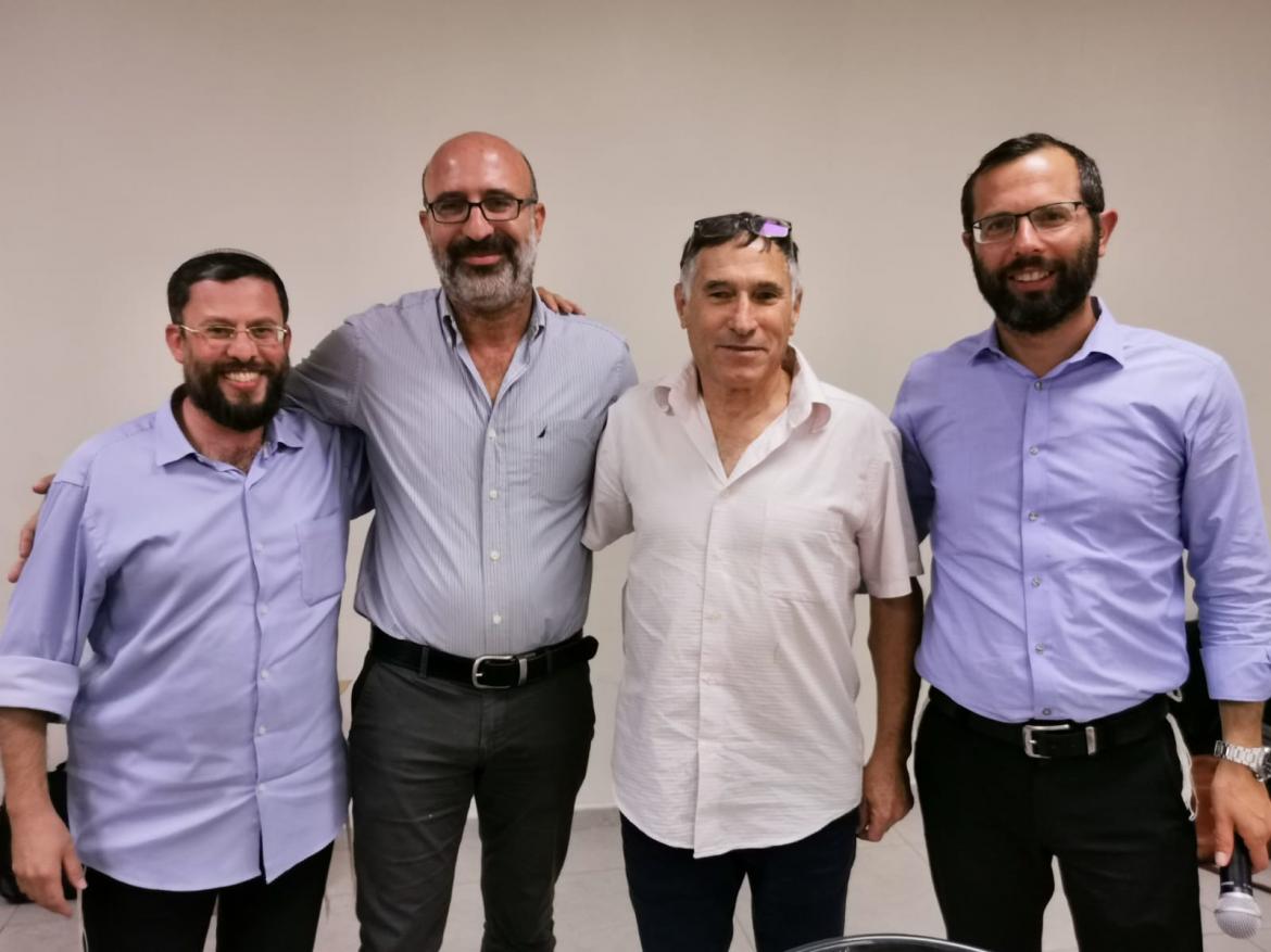 חייבים לכם