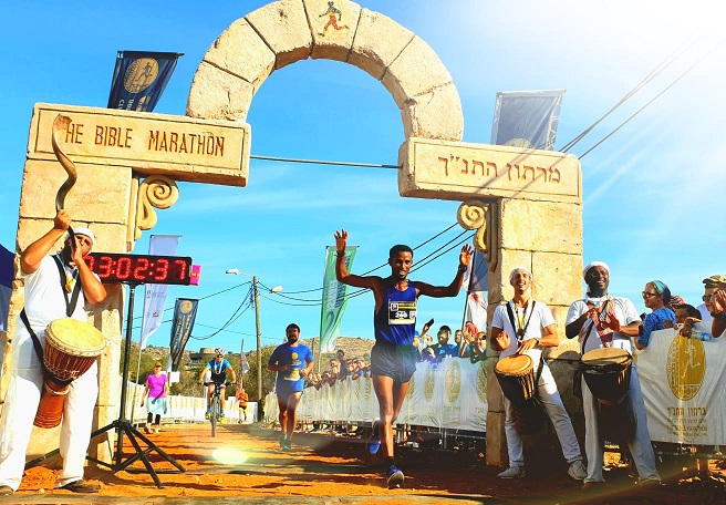 שוברים שיאים