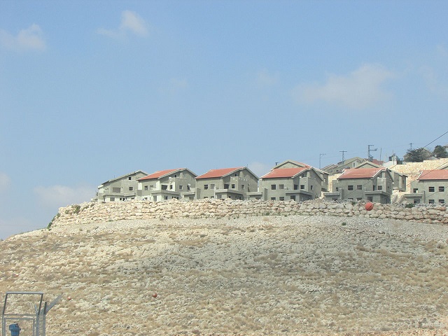 תביעה כנגד עתירה