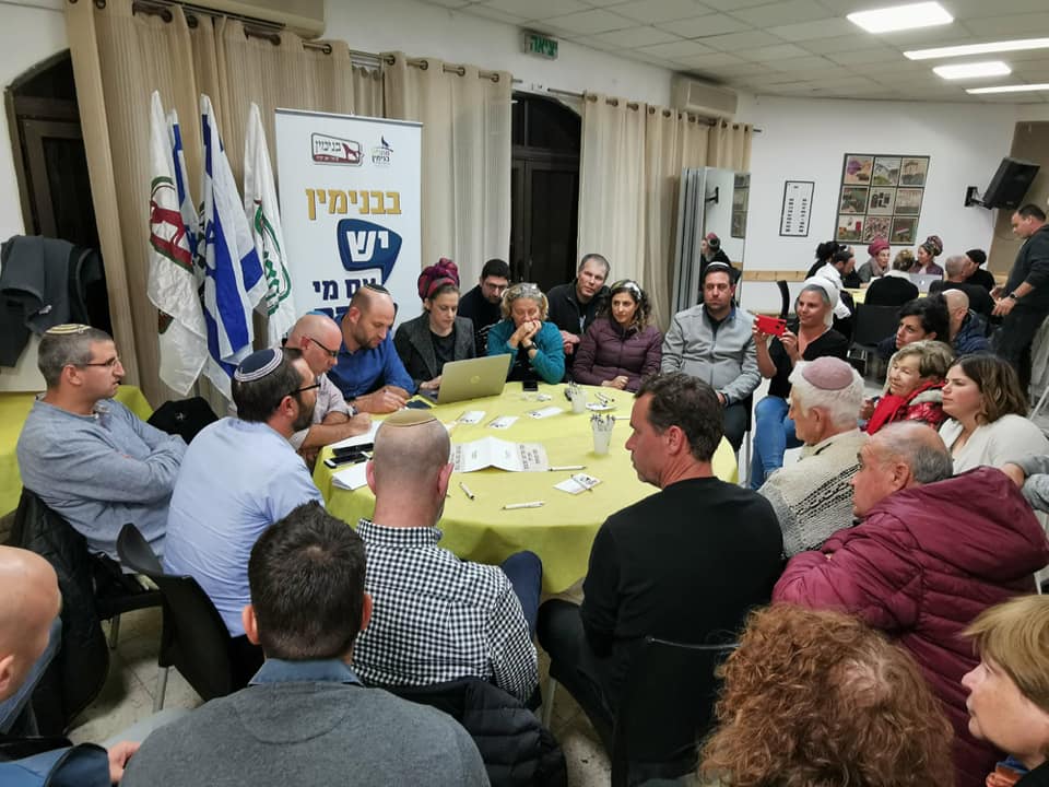 יש עם מי לדבר